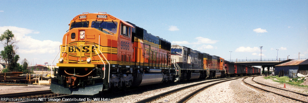 BNSF SD70MAC 9866